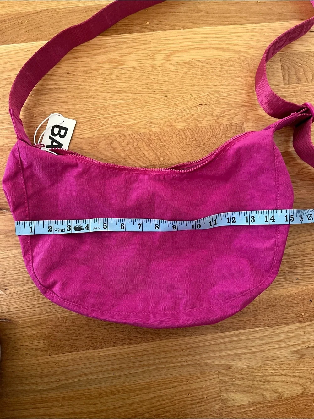 BNWT Baggu Med Crescent Bright Fuchsia - Picture 8 of 10